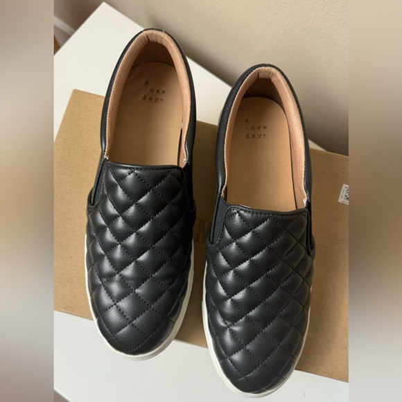 Women's Reese Sneakers with Memory Foam Insole - Picture 2 of 4